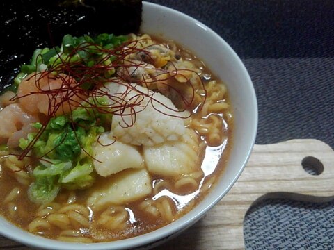 海老イカあさり×魚介だし白菜の海鮮胡麻味噌ラーメン